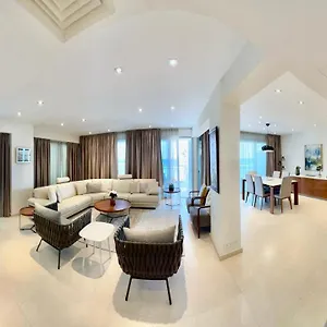 Aphrodite Plaza לרנקה
